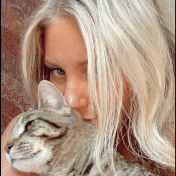 Meet your Posher, Emily - Picture 1 of 1